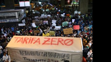 Imagem Renan quer votar passe livre para estudantes no Senado ainda este ano