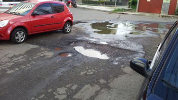 Imagem “Buraco em minha rua”: morador do Stiep denunciao o problema