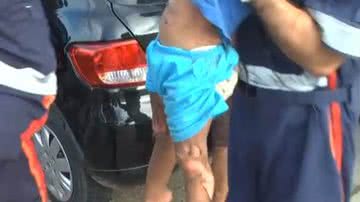 Imagem Caminhão com produto químico tomba e família fica ferida
