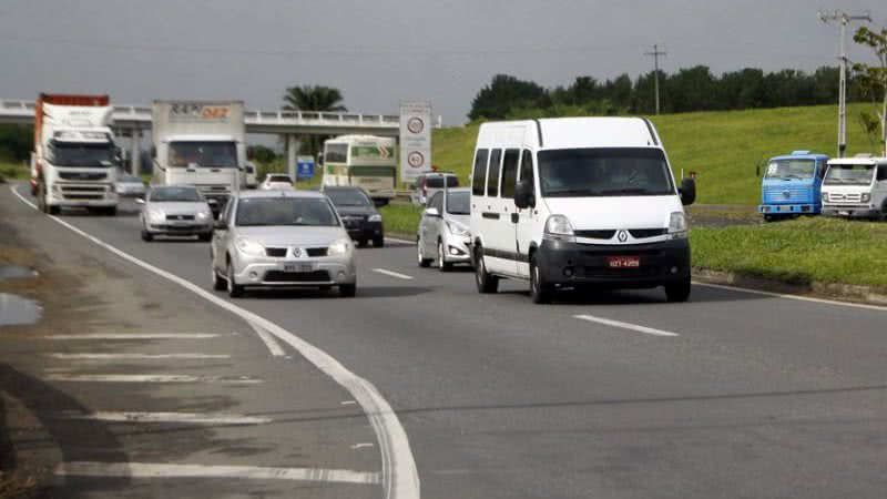 Imagem Trânsito na BR 324 é lento na manhã deste sábado