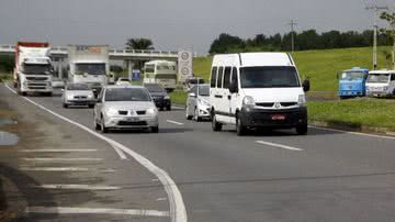 Imagem Trânsito na BR 324 é lento na manhã deste sábado