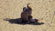 Imagem Vídeo: casal é flagrado transando na praia
