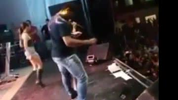 Imagem Hulk rebola popozão ao lado de Simone e Simaria. Veja vídeo