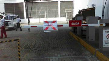 Imagem Empresa é autuada por explorar irregularmente estacionamento em clube na Barra