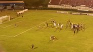 Imagem Confusão: massagista invade campo e evita gol decisivo na Série D