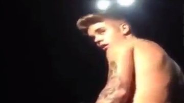 Imagem Vídeo: Justin Bieber é atingido no palco e abandona show