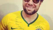 Imagem Solange Almeida posa com jogadores da Seleção