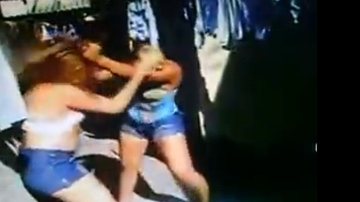 Imagem Vídeo: mulher ‘pega’ marido da outra e ainda vai procurar briga