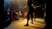 Imagem Vídeo: homens tentam estuprar mulher  que dança em palco de baile funk
