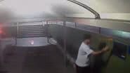 Imagem Prefeitura flagra jovem pichando passarela da Tancredo Neves