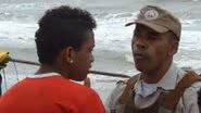 Imagem Confusão na praia: PM e dono de barraca se desentendem. Veja vídeo