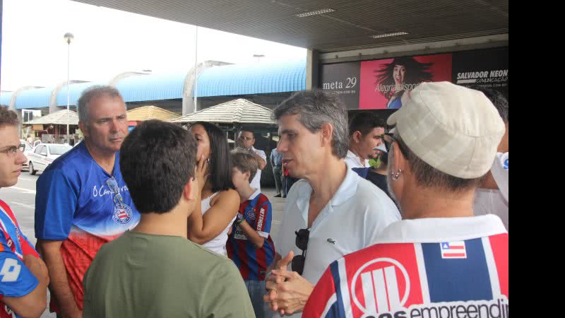 Imagem Torcida do Bahia manda recado para Sidônio Palmeira: “não queremos politicagem”