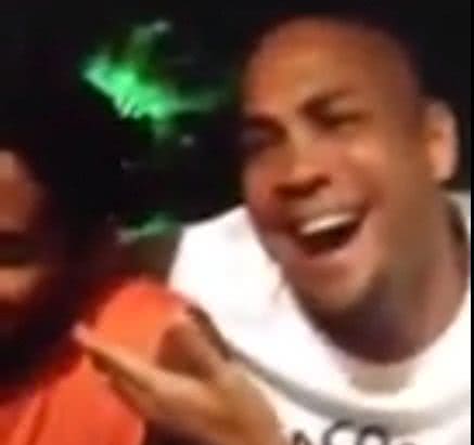 Imagem Vídeo: Souza esquece o futebol e cai no pagode