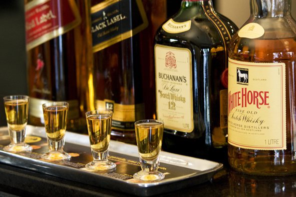Imagem Última votação na Assembleia Legislativa teria sido regada a doses de whisky