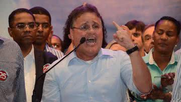 Imagem Com constantes falhas na voz, Geddel garante que fonoaudióloga está resolvendo