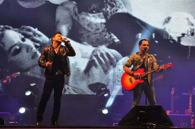 Imagem Zezé Di Camargo &amp; Luciano emocionam público da Vaquejada em Serrinha