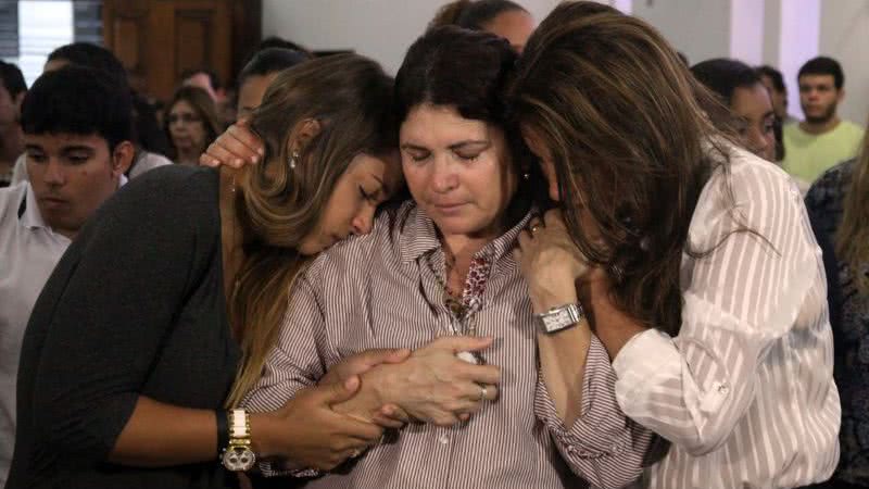 Imagem Morte de irmãos na Ondina: “só a mãe sabe o que significa sofrer”, diz padre