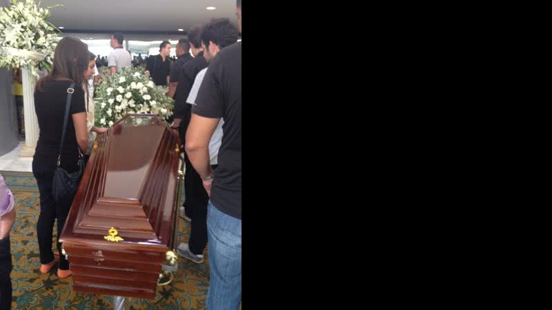 Imagem Corpo de Niemeyer é sepultado nesta sexta (07)