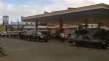 Imagem Vídeo: família realiza cortejo fúnebre ao som do Chiclete com Banana
