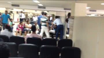 Imagem Você Repórter: atendente do SAC Iguatemi perde a linha e bate em mulher. Assista