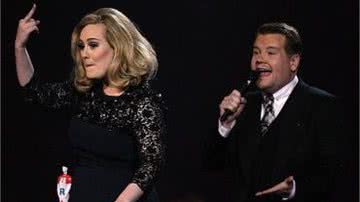 Imagem Adele mostra o dedo do meio em entrega de prêmio