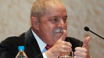Imagem Assédiado, Lula organiza mutirão para tirar fotos com candidatos