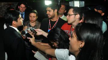 Imagem ACM Neto chega otimista em debate da Record