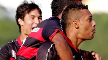 Imagem Vitória vence ASA e fica mais próximo da elite