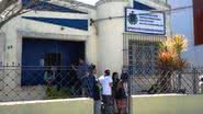 Imagem Estudantes param em delegacia após brigar em escola