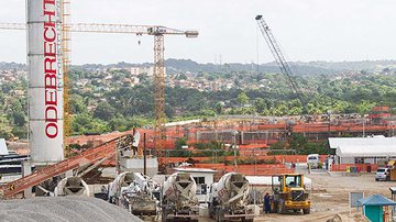 Imagem Operários da Odebrecht param obra da Arena Pernambuco