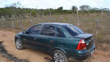 Imagem Corpo é encontrado dentro do carro com requintes de crueldades