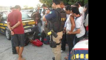 Imagem Bandidos assaltam ônibus interestadual na BR-116 
