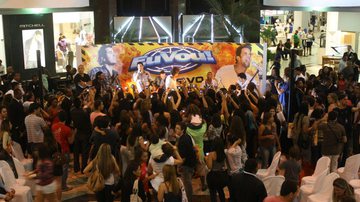 Imagem Talk show com Tuca e Tomate acaba em carnaval no Barra