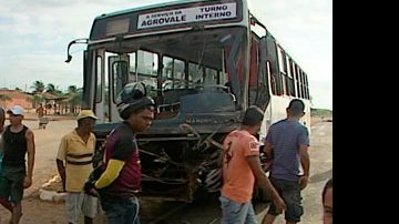 Imagem Dez funcionários da Agrovale ficam feridos em acidente