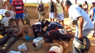 Imagem Carro capota e deixa cinco jovens feridos em Eunápolis