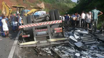 Imagem Menino de 12 anos morre em acidente na BR-101