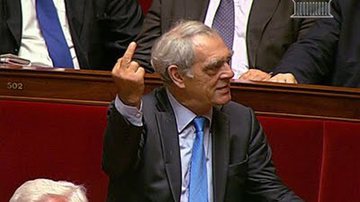 Imagem Deputado faz gesto obsceno em plena Assembleia francesa