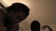 Imagem Filha de Whitney Houston é filmada fumando maconha