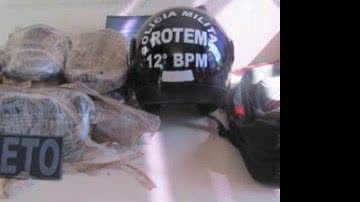 Imagem Policiais apreendem nove quilos de maconha em Camaçari