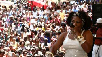 Imagem Margareth Menezes agita multidão no Parque da Cidade