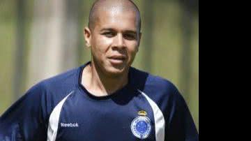 Imagem Vitória fecha com lateral-esquerdo Fernandinho