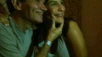 Imagem Serginho Groissman apaga velinhas em Salvador