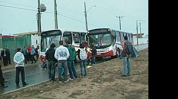 Imagem Estudantes barram saída de ônibus em Vitória da Conquista