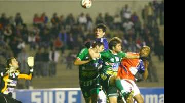 Imagem Paraná vence o Icasa e assume liderança da Série B