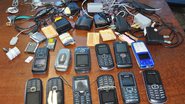 Imagem Palitos de picolé viram carregador de celular nas mãos de detentos