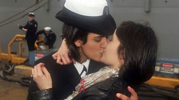 Imagem Marinha dos EUA registra primeiro beijo gay