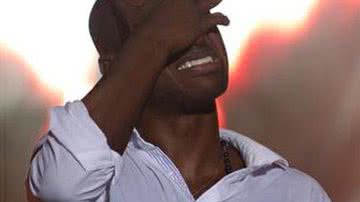 Imagem Thiaguinho chora em último show do Exaltasamba