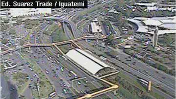 Imagem Acidente e semáforo causam lentidão no tráfego