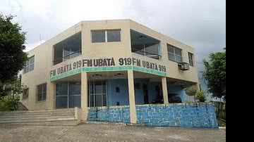 Imagem Dois homens ateiam fogo em rádio do prefeito de Ubatã