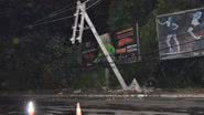 Imagem Ônibus desgovernado derruba poste e fere cinco em Itapuã